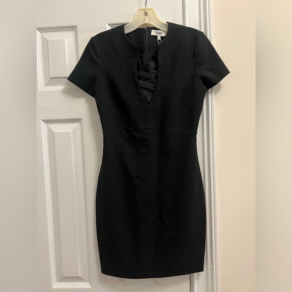 LIKELY Bodycon Sheath Dress Criss Cross Ribbon V Neckline Black Size 2 NWT $168 - Picture 1 of 4